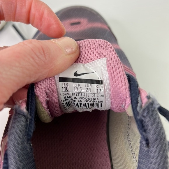 Girl's Nike Air Max Pink Charcoal Running Shoe size 11 - Picture 5 of 8